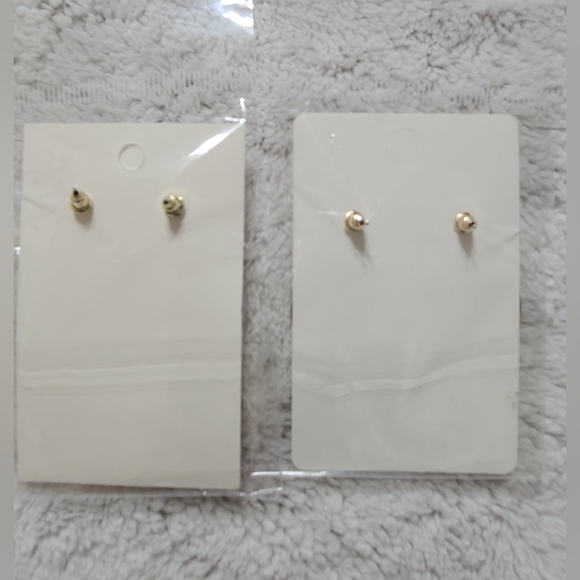 Gold colored dangle earrings - Picture 5 of 5